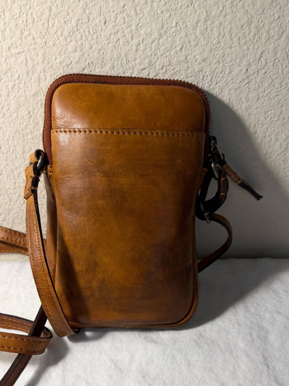Wild West Los Angeles Woven Leather Crossbody Phone Bag Cognac Brown Minimalist - Picture 11 of 14